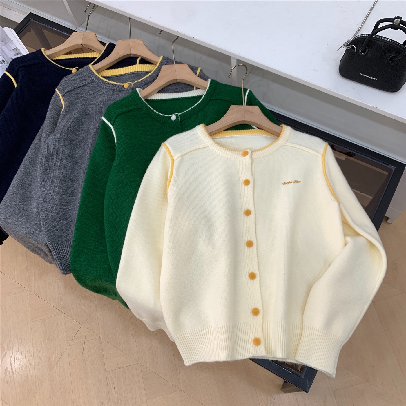 【新】安迪绒加绒毛衣女秋季新款新款单排扣毛衣开衫外套