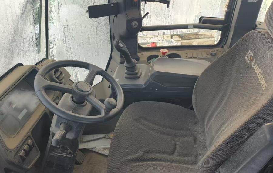 3月9日乌鲁木齐柳工牌轮式装载机一台网络拍卖公告