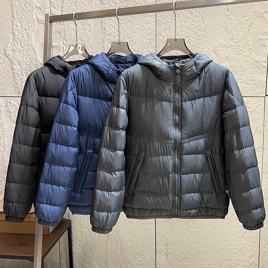 轻便保暖90鸭绒纯色连帽羽绒服