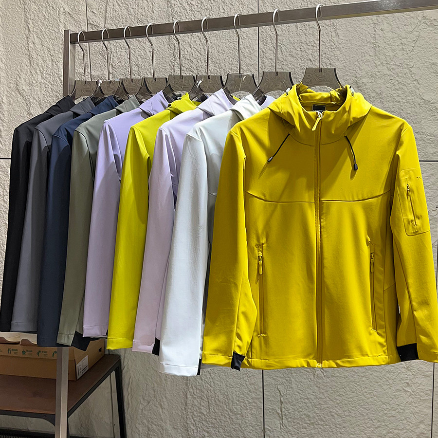 户外情侣软壳衣！防风防泼水！春季男女时尚运动连帽夹克外套潮