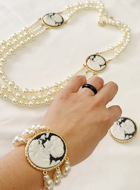 2025新款欧美复古卡梅奥人头像珍珠项链毛衣链女手链胸针套装