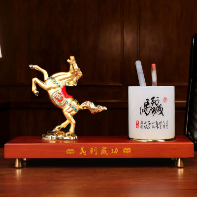高档礼品马到成功笔筒摆件老板办公室桌面装饰合金琉璃玉文具收纳