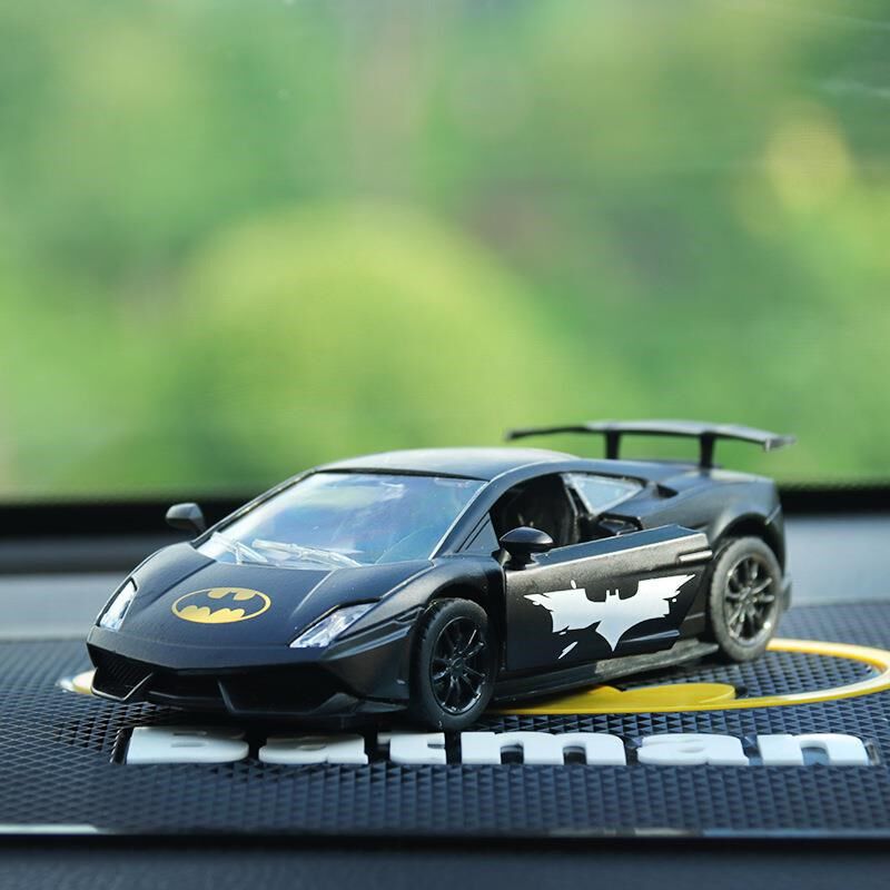 卡通汽车摆件网红车内饰品摇头公仔车载车模型中控仪表台装饰男女