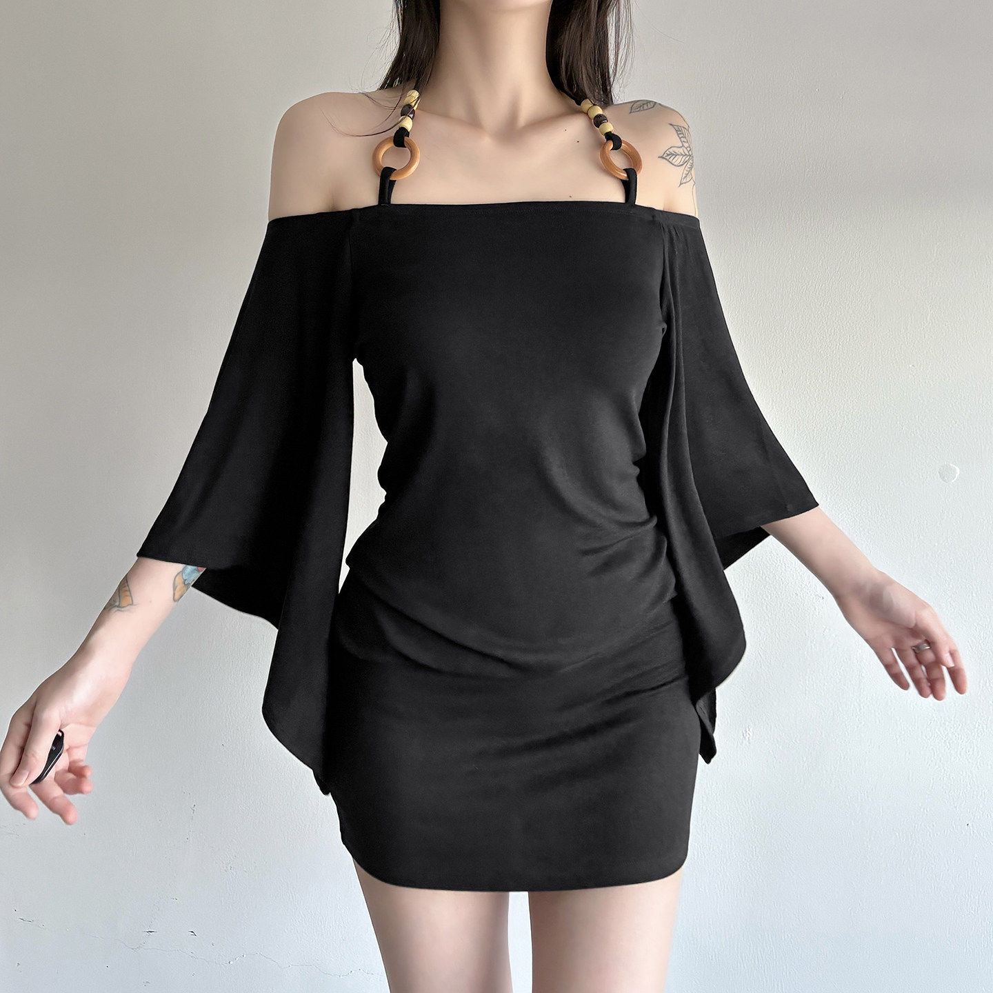 SEEYOULATER 美式挂脖串珠一字肩修身连衣裙收腰包臀蝙蝠袖短裙女