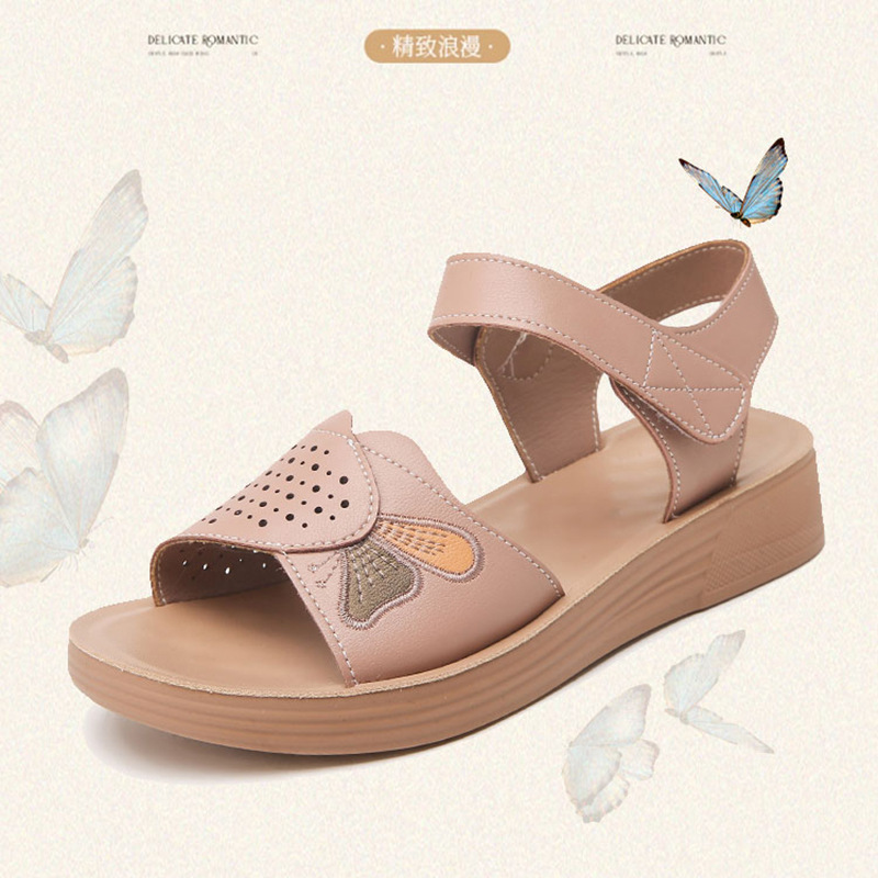 真皮妈妈凉鞋中老年女鞋款夏季平底防滑中年软底老人舒适奶奶鞋