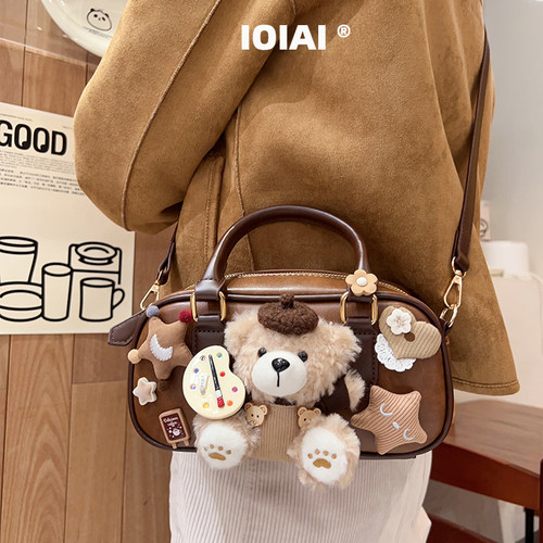 IOIAI25新款单肩斜挎包女高级感