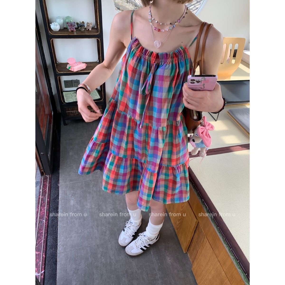 度假风彩虹格子吊带连衣裙女夏季宽松显瘦休闲沙滩裙小个子背心裙