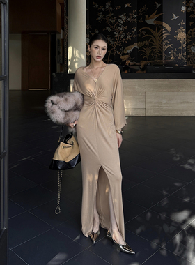 AhhCute【高段位裙】 性感气质扭结V领连衣裙女收腰开叉包臀长裙