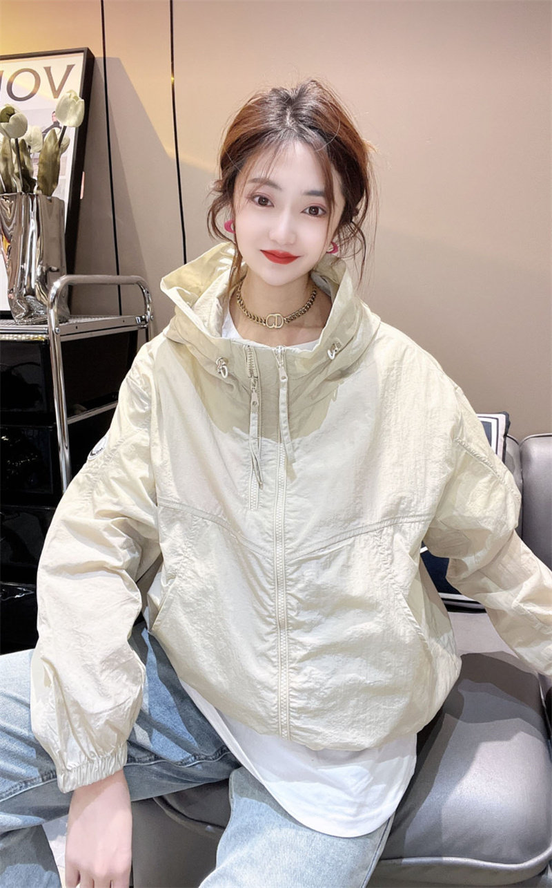连帽长袖彩色三拉链宽松薄款褶皱时尚防晒服
