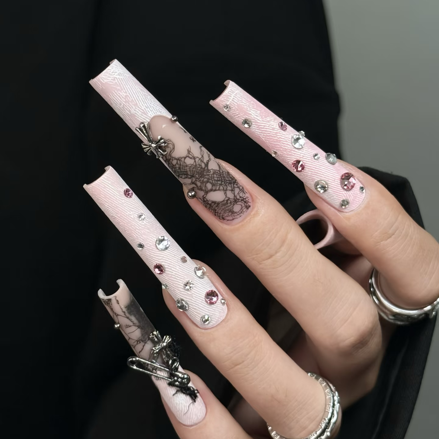 粉色法式蝴蝶结美甲贴片