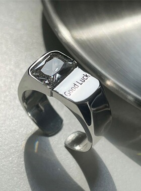 英国topwhit个性goodluck英文镶嵌白钻简约指环潮人开口可调节