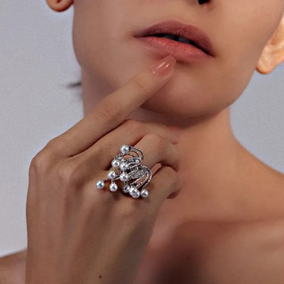 英国TopWhit秋冬新款温柔水中花火珠珠戒指小众高级氛围感可调节