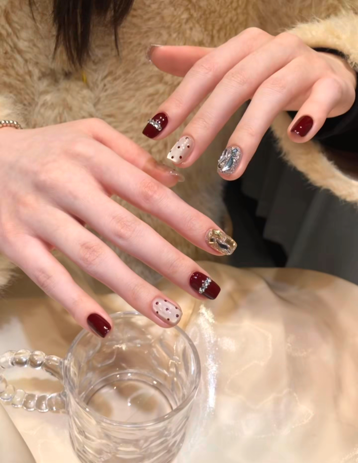 红色穿戴甲短款2025新年款猫眼穿戴美甲高级感显白纯手工指甲贴片