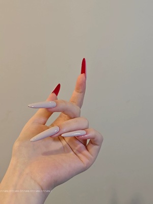 手工杏仁甲CL裸色红底穿戴甲秋冬美甲长款欧美高级感显白美甲贴片