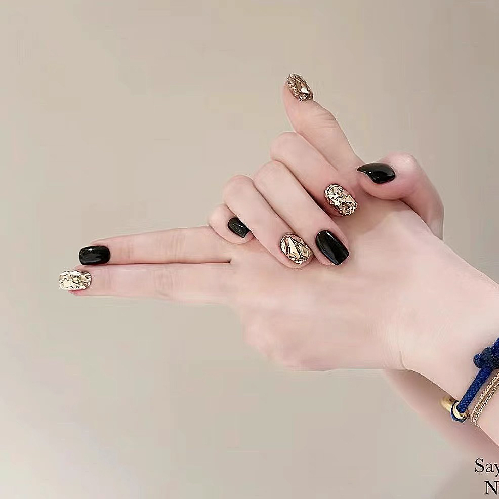 超酷暗黑辣妹风香槟金拼钻美甲黑色系爆闪显白春秋穿戴甲可拆卸