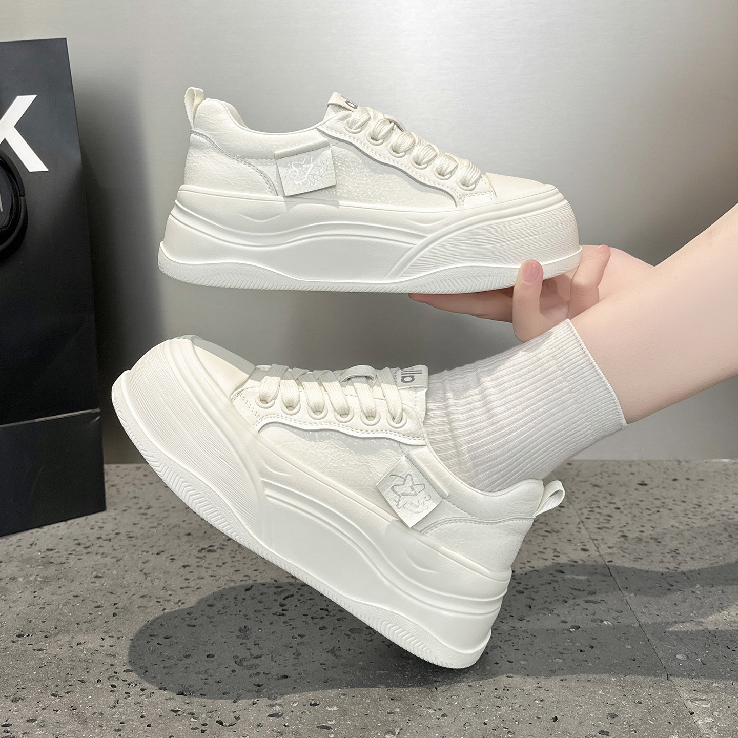 真皮轻便小白鞋女2026春季新款百搭松糕厚底增高软底休闲运动板鞋,女鞋,休闲板鞋,淘宝优惠券,粉丝福利购,淘宝优惠卷