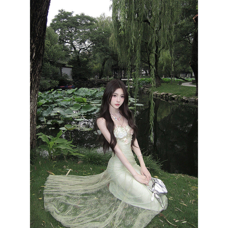 法式吊带连衣裙女气质纯欲性感收腰鱼尾包臀裙绝美海边度假风长裙