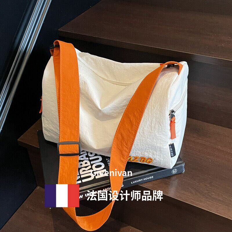 专柜正品Givenivan 大容量帆布包单肩通勤包百搭旅行斜挎枕头包女
