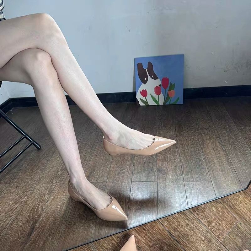 漆皮裸色单鞋女2026年夏季新款尖头浅口法式气质软底软面平底鞋子