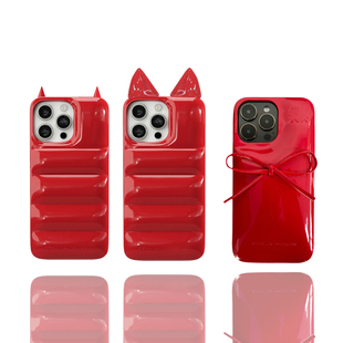 2026新款 新年红色喜庆发财17promax手机壳适用苹果16promax本命年iPhone14pro高级羽绒服保护套urban耳朵外壳