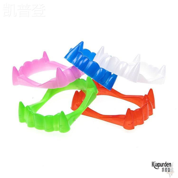 僵尸牙假牙玩具吸血鬼的牙齿儿童可伸缩牙套尖牙套假搞笑小虎牙獠