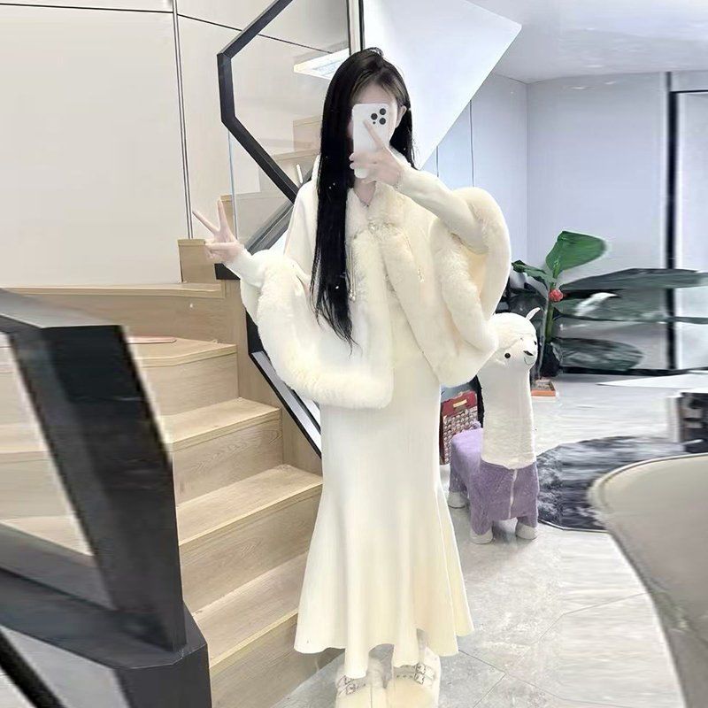 网红同款秋冬款韩版小香风毛茸茸披肩斗篷高腰修身包臀鱼尾裙套装