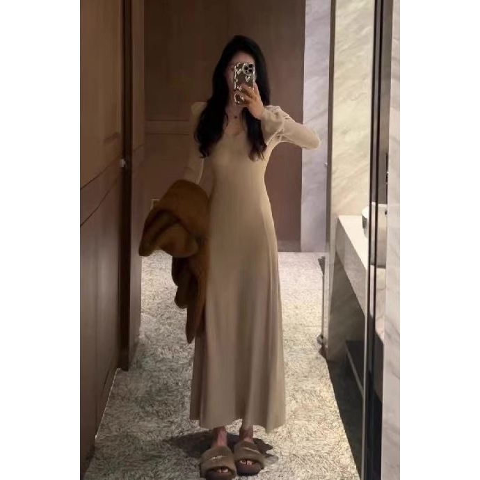 法式高级感时尚收腰连衣裙女秋冬季配大衣的修身显瘦内搭打底长裙