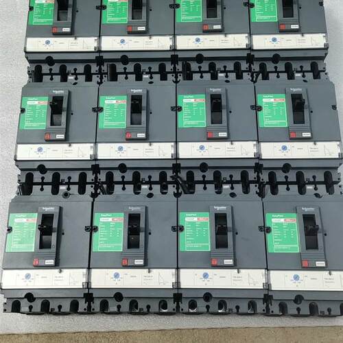 施耐德CVS250F-200A开关,拆机,成色充新,内置(请询价)