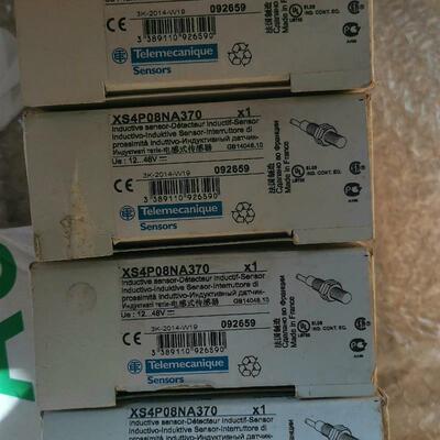 施耐德电感型接近开关 XS4P08NA370,,(请询价)