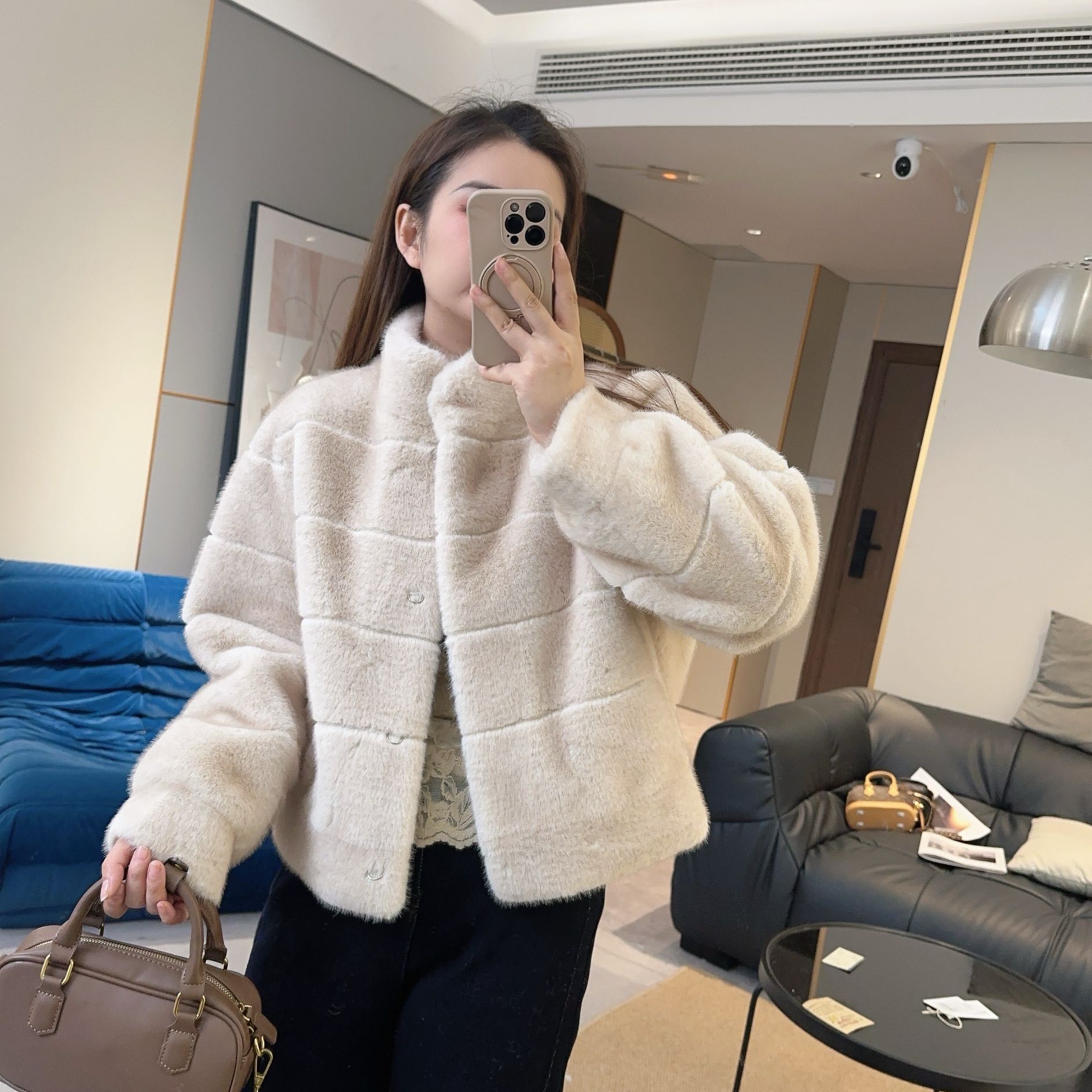 【欧加粒粒】冬季氛围千金感帕斯条环保皮毛外套贵气 Ba25111301