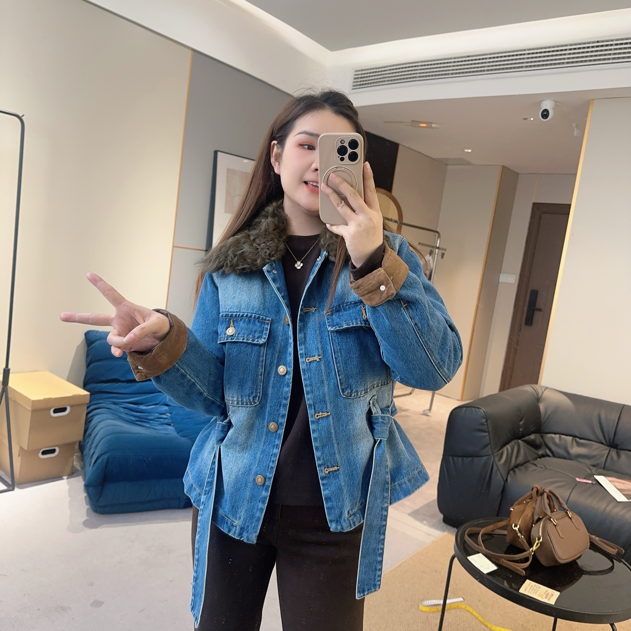 【欧加粒粒】复古羊毛领拼接牛仔冬季鹅绒服配腰带高级 D25112901,女装/女士精品,短外套,淘宝优惠券,粉丝福利购,淘宝优惠卷