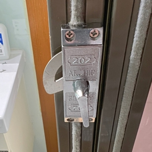 安全锁卫生间门202老式移门厨房180度铝合金锁扣推拉门锁单轨道