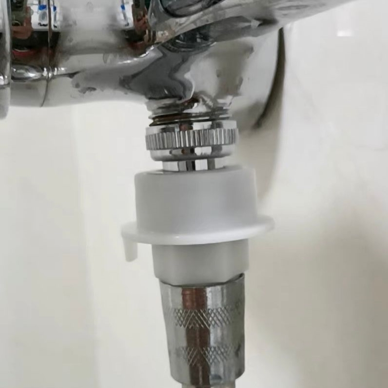 转接头洗车4分6分通用厨房进水管出水嘴全自动洗脸盆万能卡扣