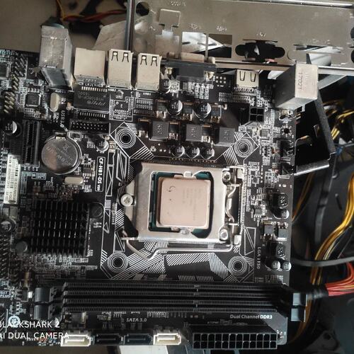 议价七彩虹H81主板+G1840CPU，图三接口有些锈迹，只包正可维修