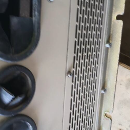 询价伟创AC100-37KW变频器一台，有密码，有密码，成色自定可维修