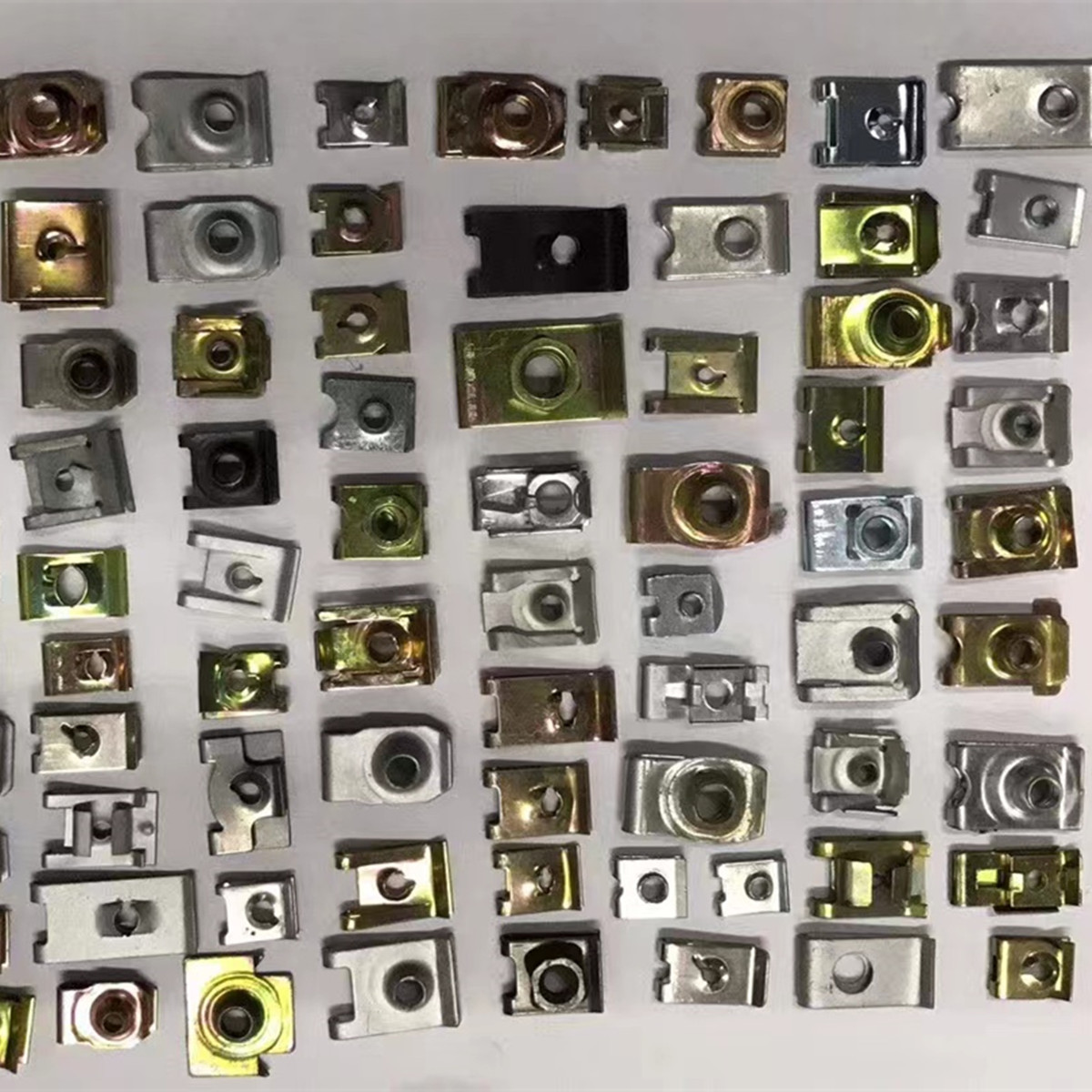 Q312夹片螺母卡式配件镀锌金属牌照卡扣B型板簧螺母 U型夹板簧片