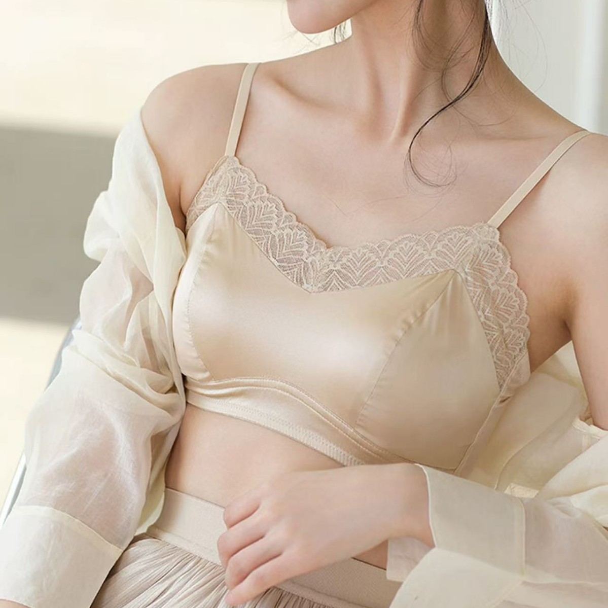 有致真丝内衣女裸感缎面抹胸式防走光美背内搭蕾丝无钢圈文胸