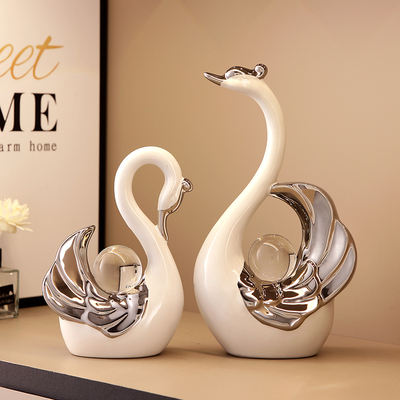 轻奢高级感创意情侣天鹅摆件客厅酒柜电视柜办公室玄关陶瓷装饰品