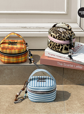 Moreover小方盒立体随行化妆包高颜值防水女大容量便携旅行收纳包