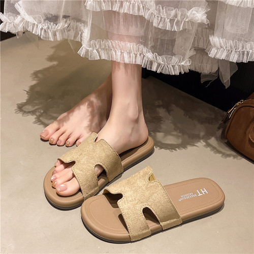 网红拖鞋女外穿2025夏季新款法式仙女风配裙子平底凉拖沙滩一字拖
