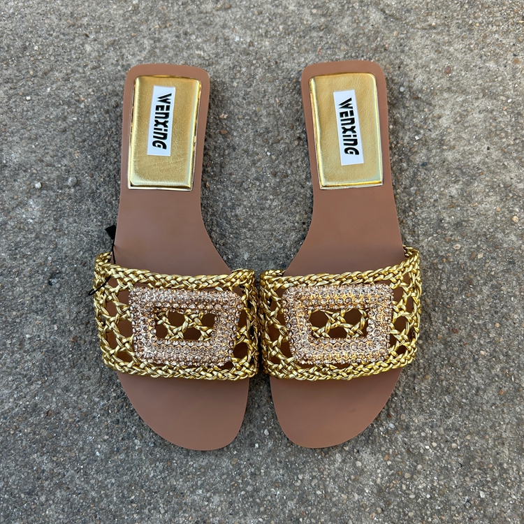 平底休闲编制镂空方扣水钻凉拖鞋