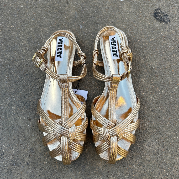 平底时尚休闲镂空包头凉鞋女