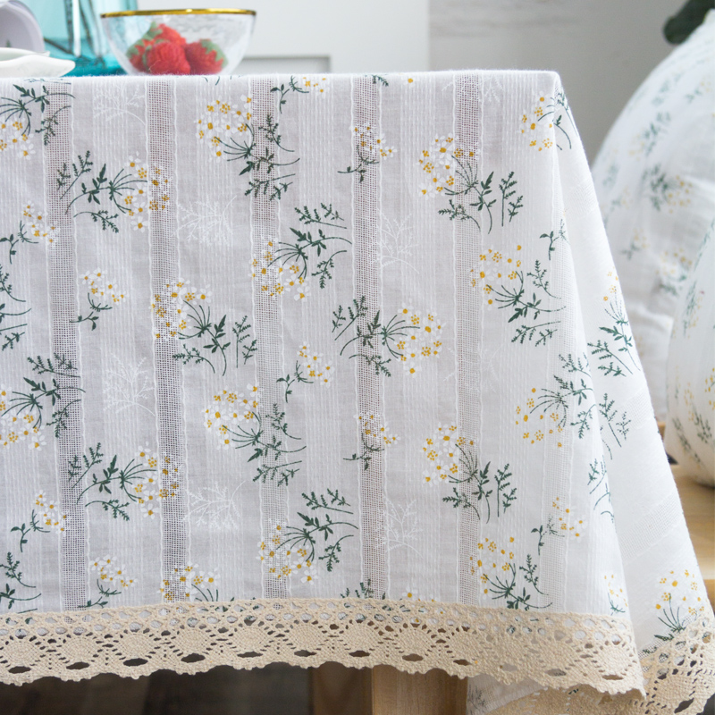 少女风白色学生正方形桌布