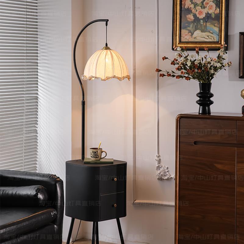 中古风落地灯置物卧室客厅氛围感沙发灯装饰高级感床头柜台灯一体