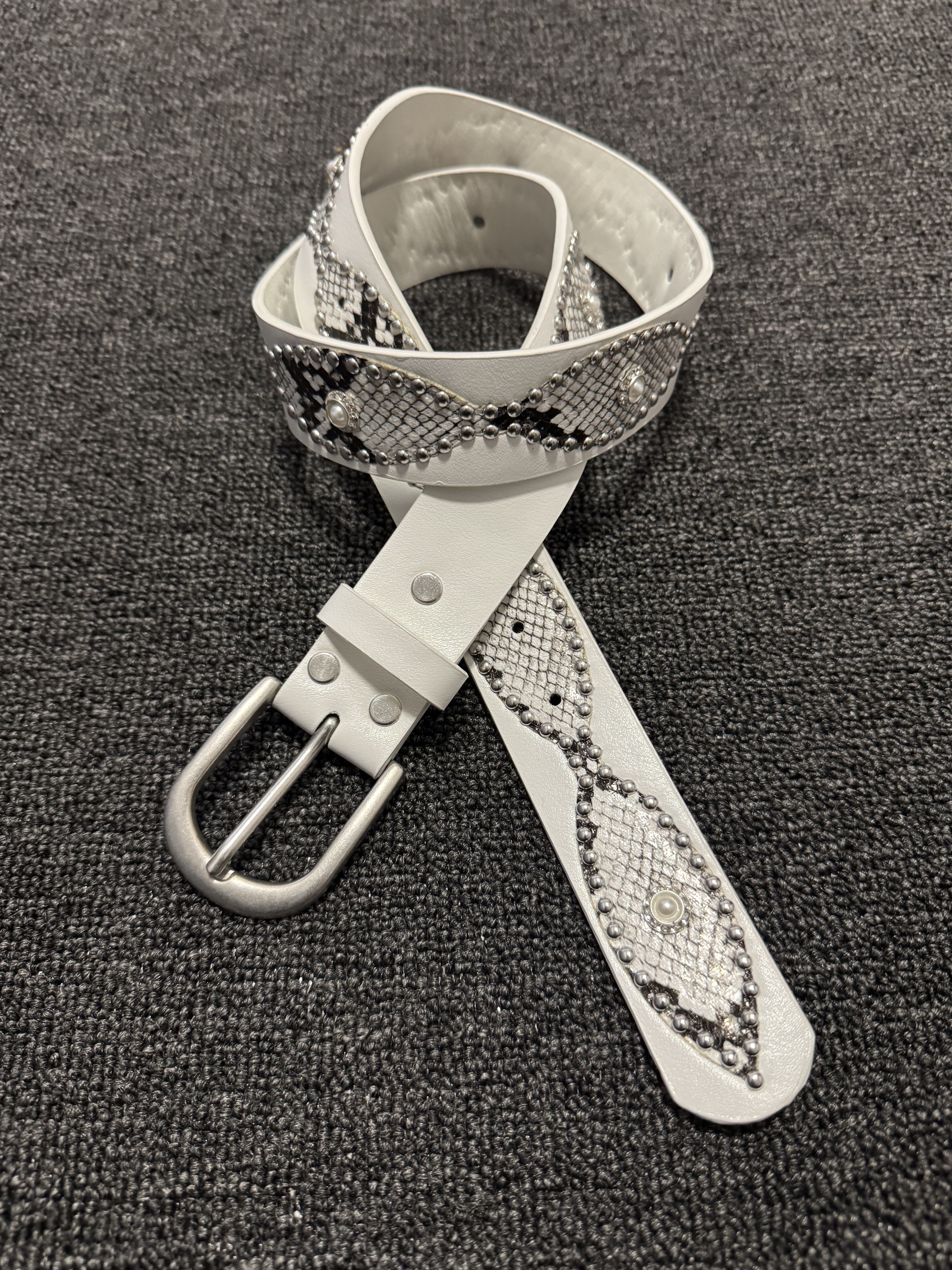 afaaa原创"珍珠白蟒"撞色铆钉腰带小众设计感复古皮带Vintage穿搭 - afaaa出品
