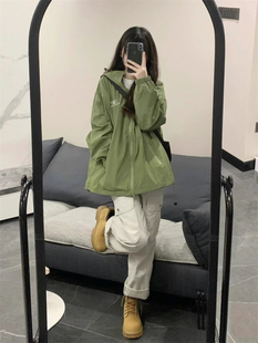 潮牌牛油果绿冲锋衣外套女春秋季山系小个子洋气百搭小众夹克上衣