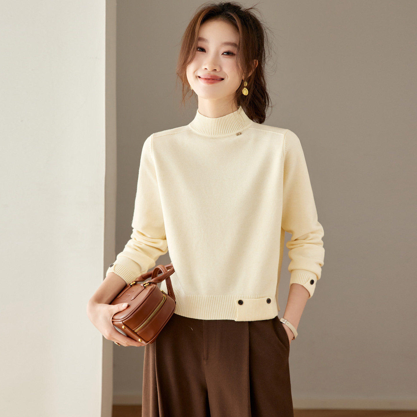 超火半高领毛衣打底衫女2025秋冬高级感宽松内搭短款保暖针织上衣