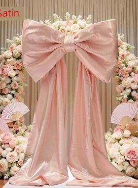 婚礼粉红色超大蝴蝶结水光泽丝绸和缎子装饰安排婚礼房间照片生日