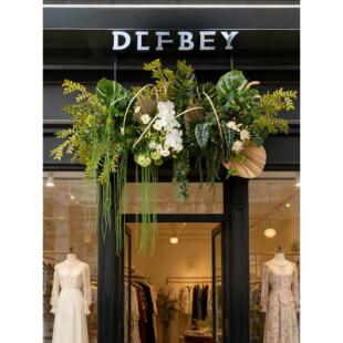 服装店门头装饰仿真花艺壁挂绿植店面橱窗氛围插花墙面垂吊假植物