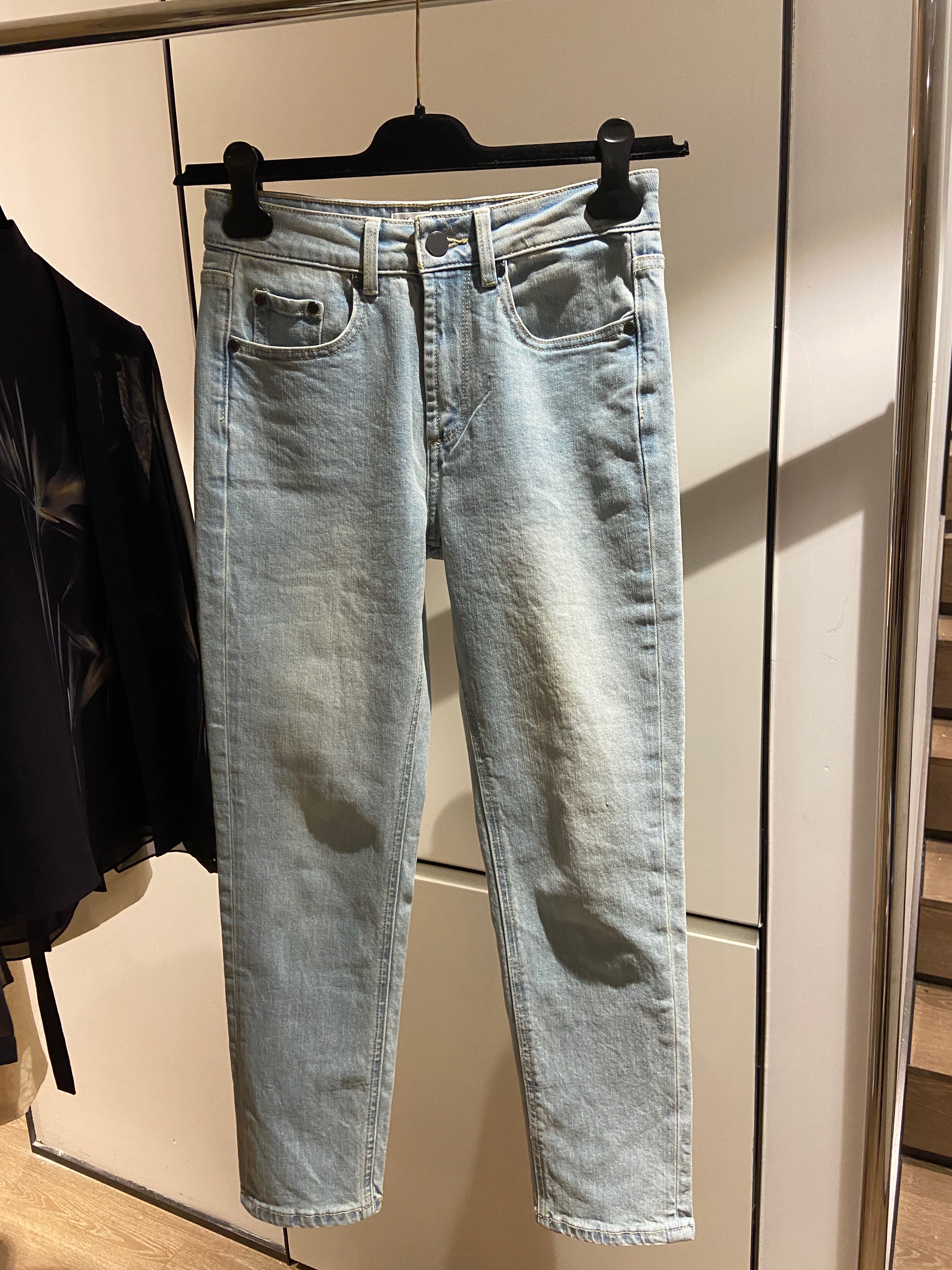 李亚男 很适合春夏穿的一款浅蓝色小脚微弹力牛仔裤 土耳其牛仔